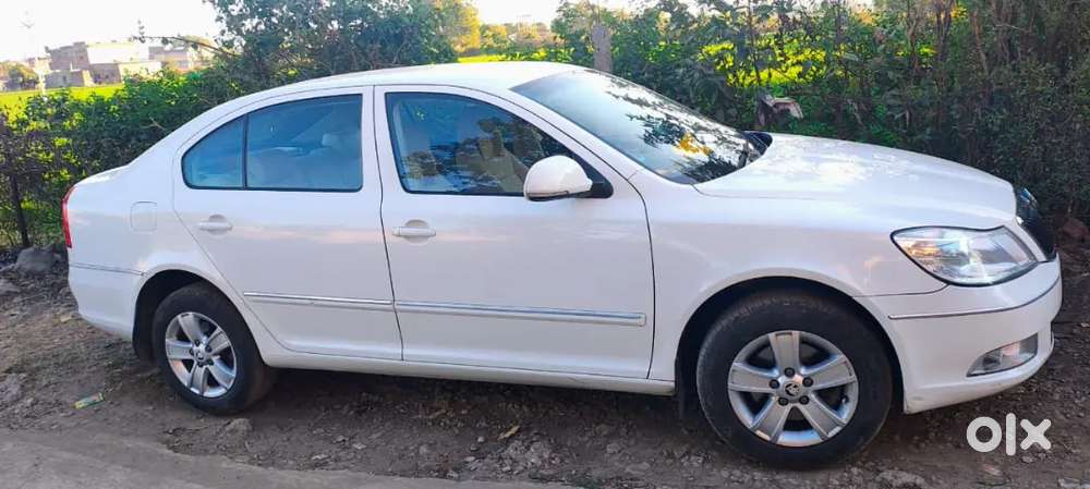 Skoda Laura 2011 Petrol Well Maintained