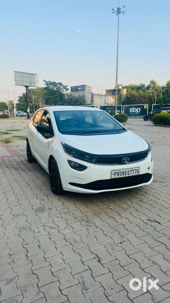 Tata Altroz 1.2 Xe, 2020, Petrol