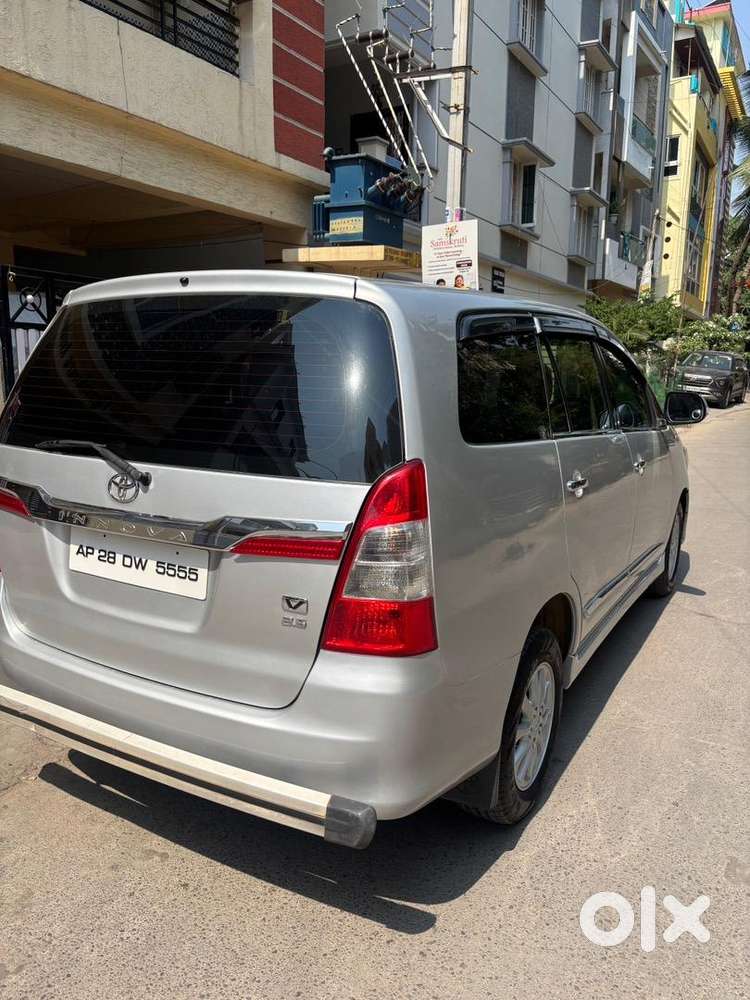 Innova V Diesel 2014 – Family Used Car
