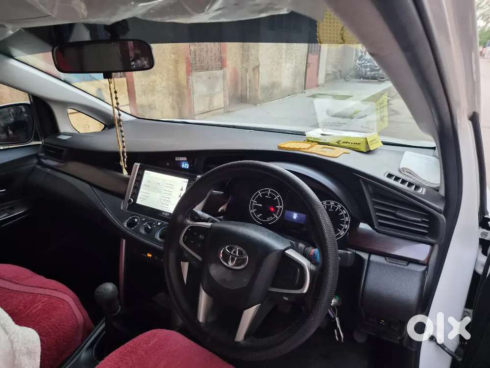 Toyota Innova Crysta G Model 8 Seater White Colour