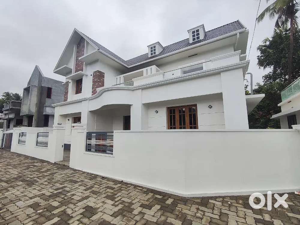 AN ELEGANT NEW 4BED ROOM 2350SQ FT 6CENT HOUSE IN KURIACHIRA,THRISSUR