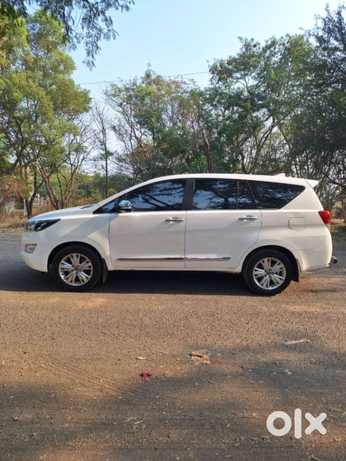 Toyota Innova Crysta 2.8 Zx At 7 Seater, 2016, Diesel