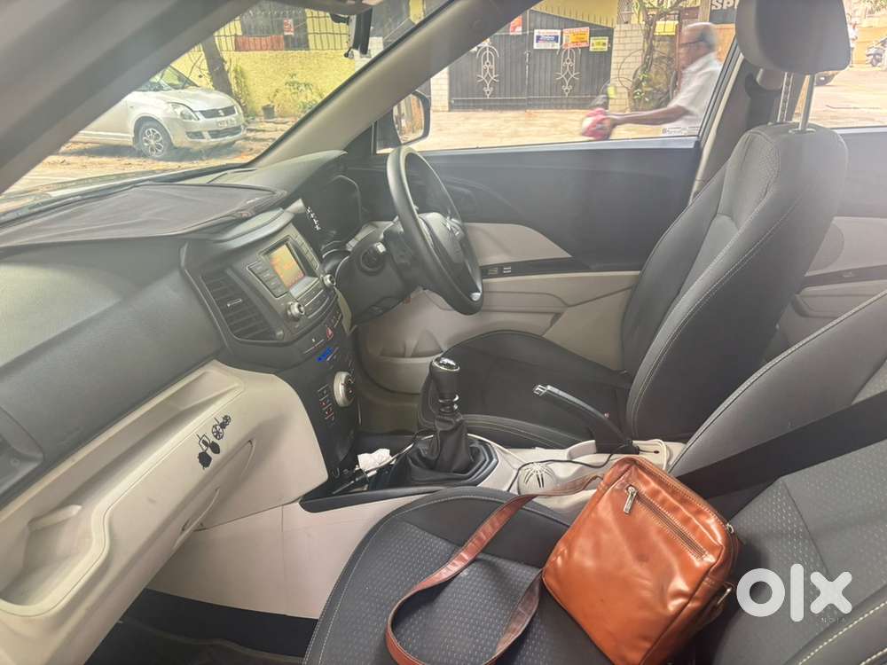 Mahindra Xuv300 2023 Petrol Well Maintained