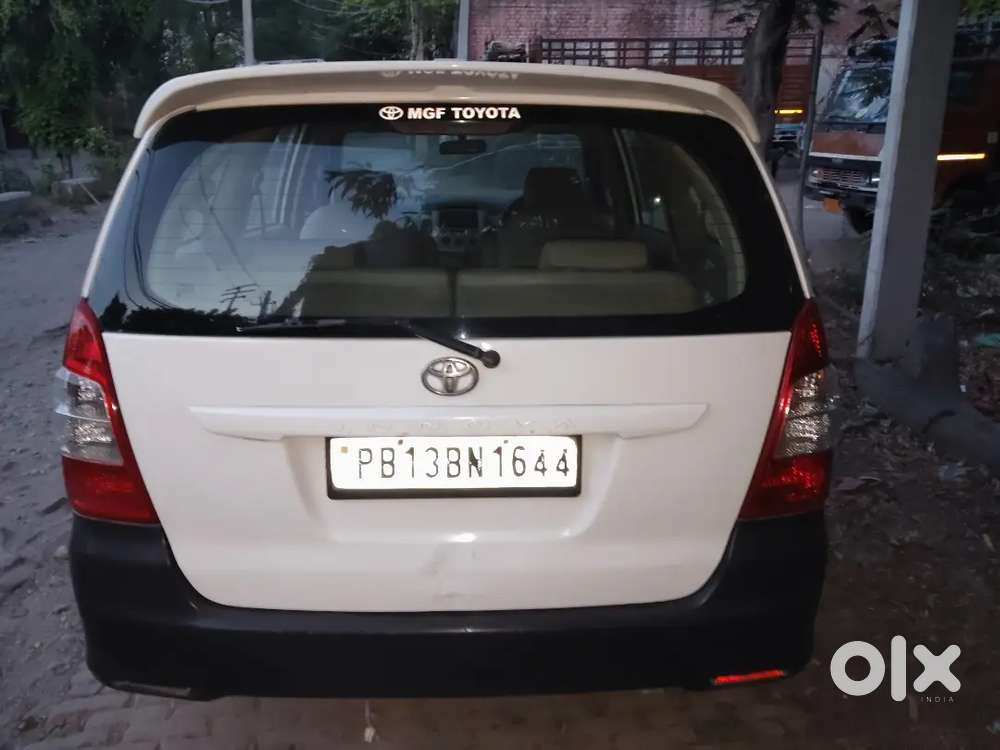Toyota Innova 2013 Diesel 195000 Km Driven