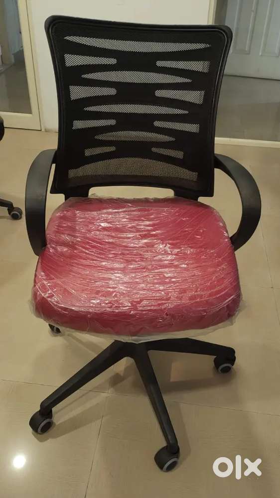 Used Office Tables chairs furnitures for sale