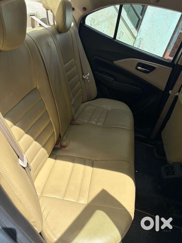Dzire Vxi Automatic 4 Lacs Loan Continue