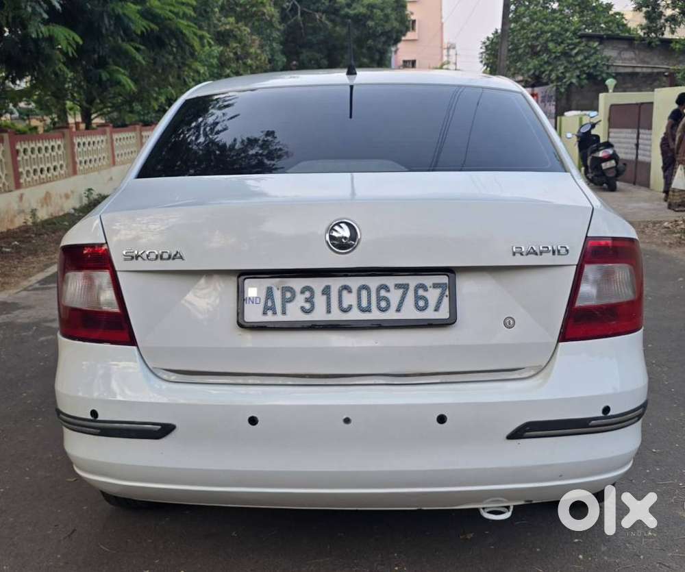 Skoda Rapid 1.6 Mpi Elegance, 2014, Petrol