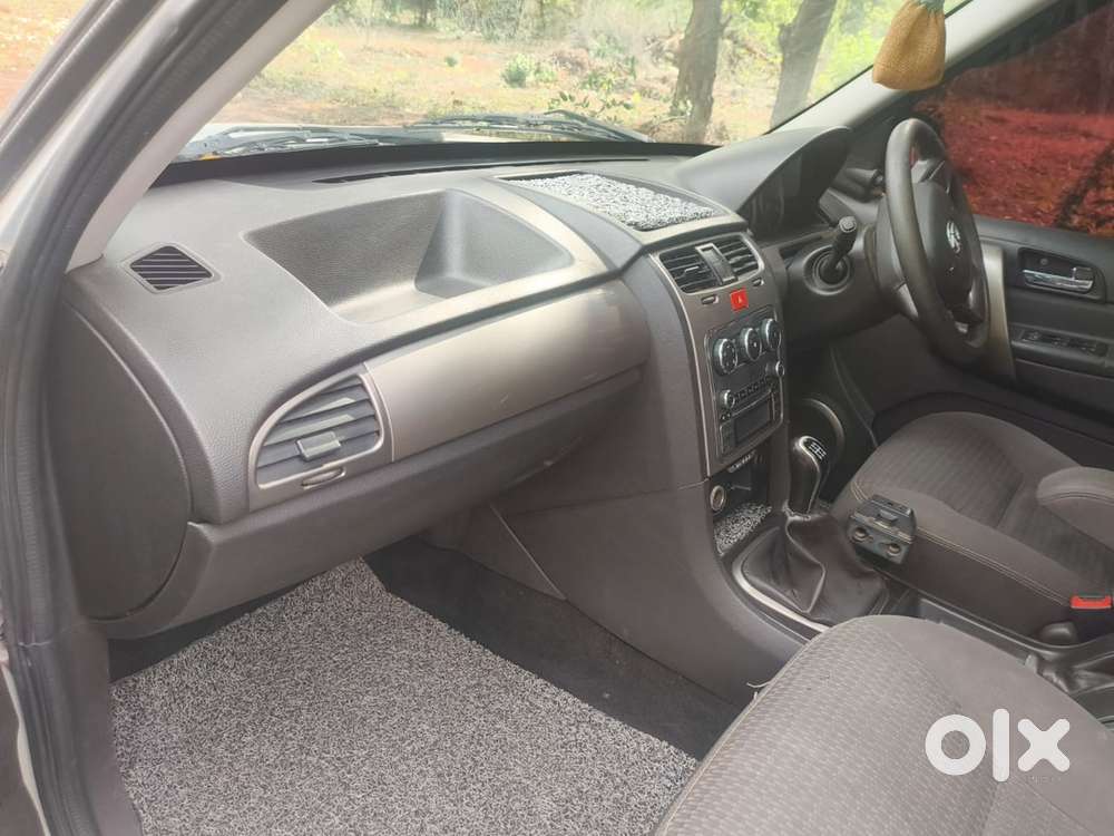 Tata Safari Storme 2015