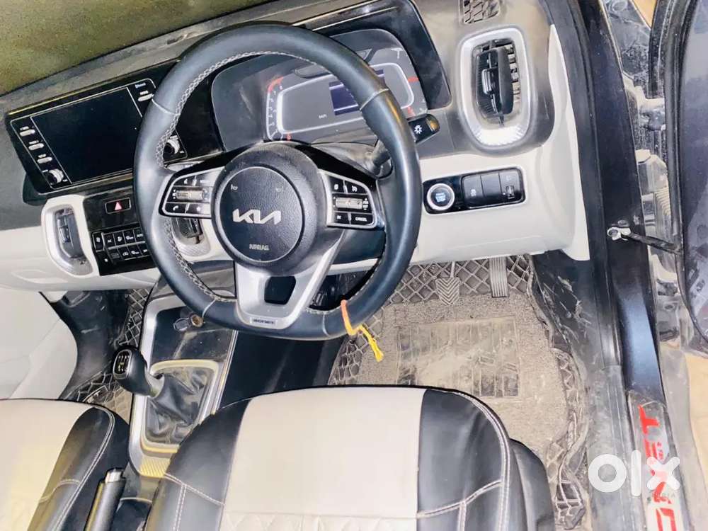 Kia Sonet 2022 Petrol 42000 Km With Sunroof Top Model.