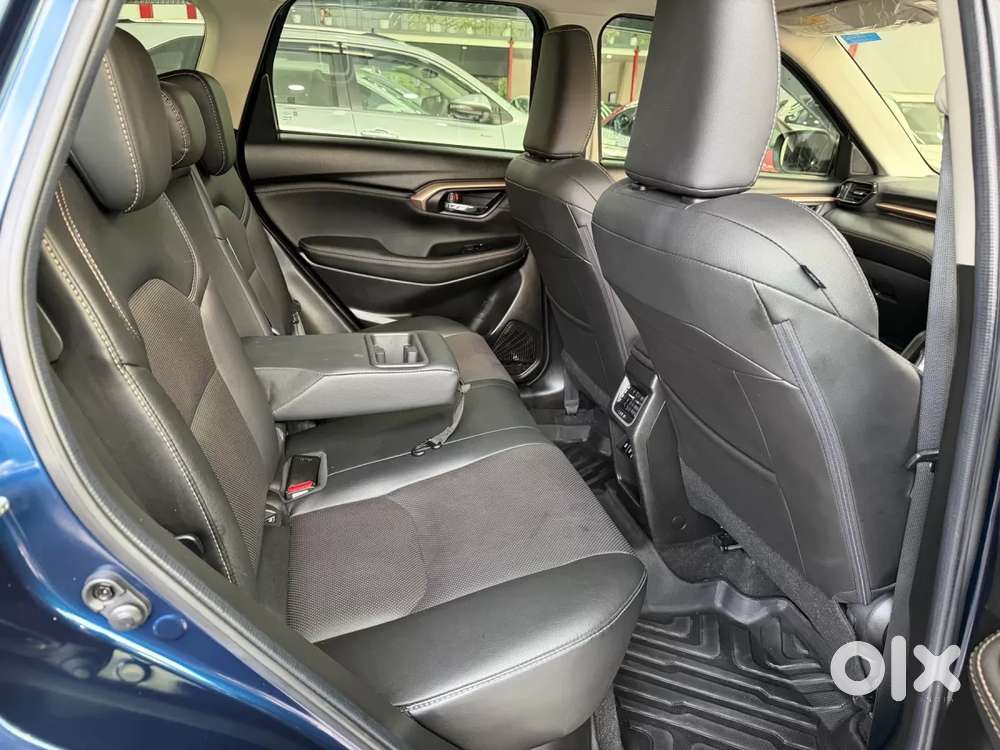 Maruti Suzuki Grand Vitara 1.5 Alpha Plus Intelligent Hybrid Ecvt, 2..