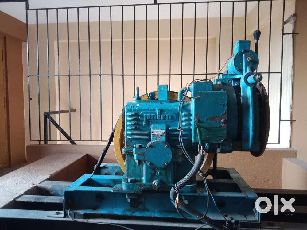 Lift motor with rope in running condition