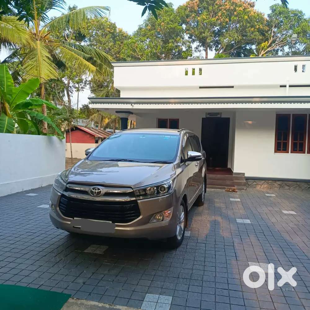 Toyota/innova Crysta