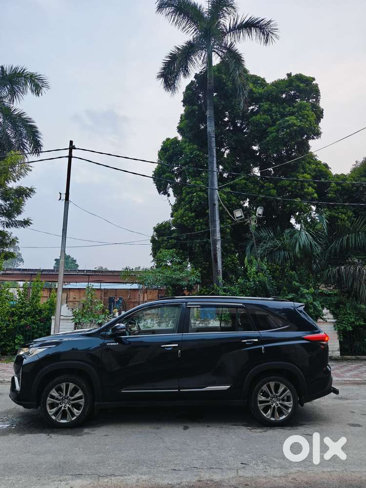 Toyota Innova Hycross 2.0 Zx (o) Hybrid 7 Str, 2024, Cng & Hybrids