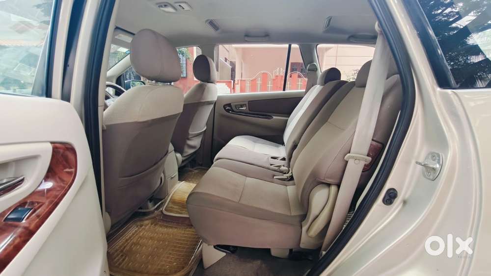 Toyota Innova 2.5 V Diesel 8-seater, 2012, Diesel