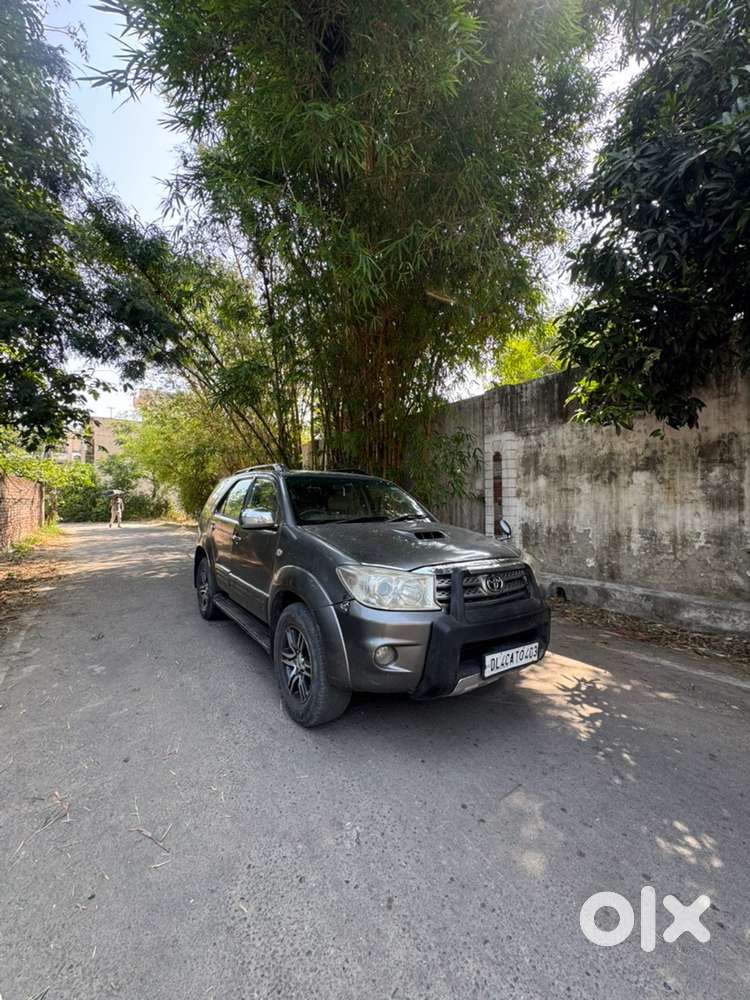 Toyota Fortuner 2011 Diesel 150000 Km Driven