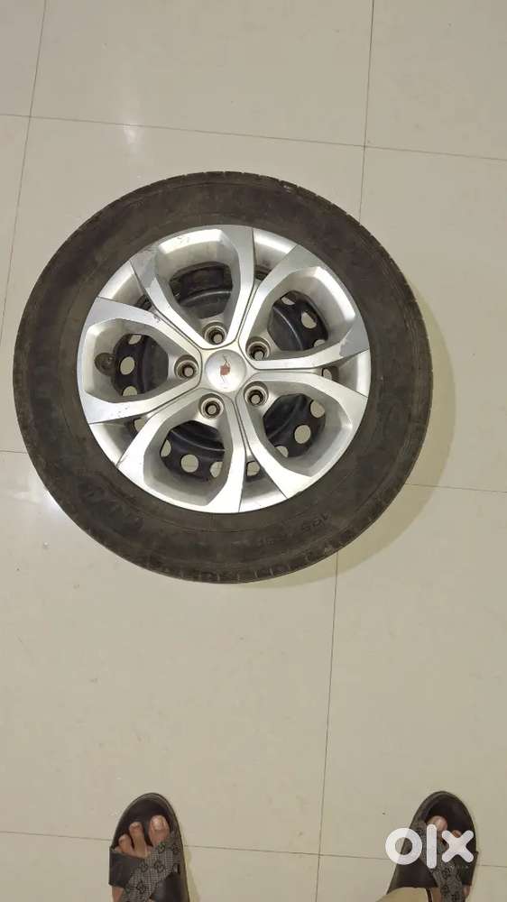 Kia Sonet Ke Tyre He Rim Sahit 15 Inch Me