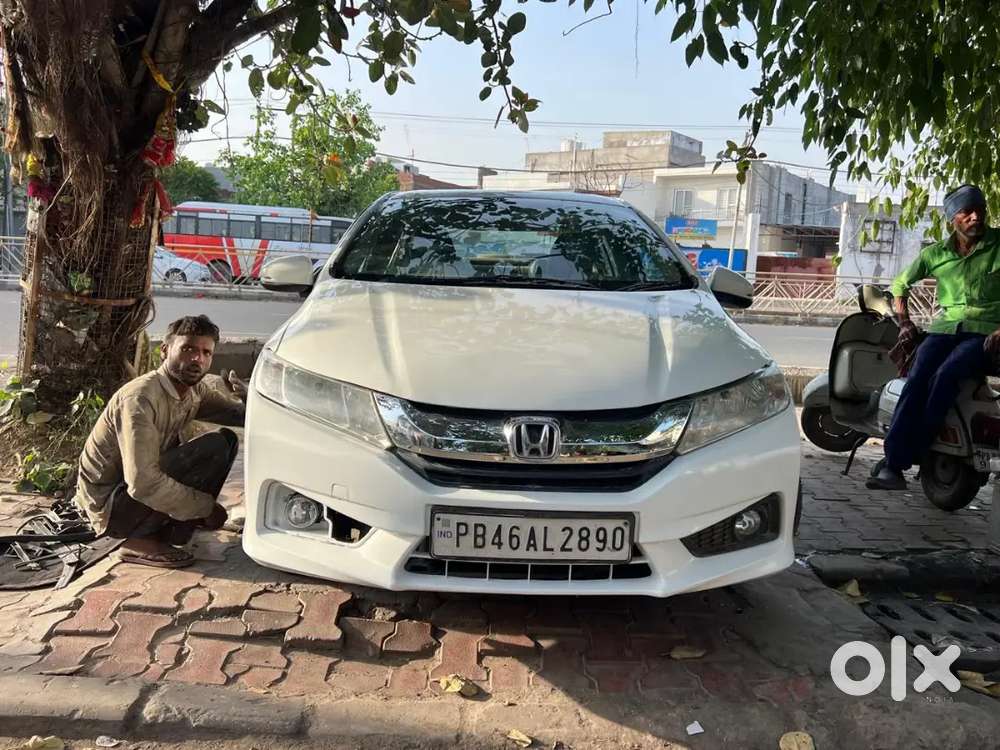 Honda City 2015 Diesel  With Sunroof Well Maintained Army Man