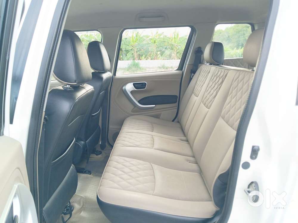 Mahindra Tuv 300 T10, 2018