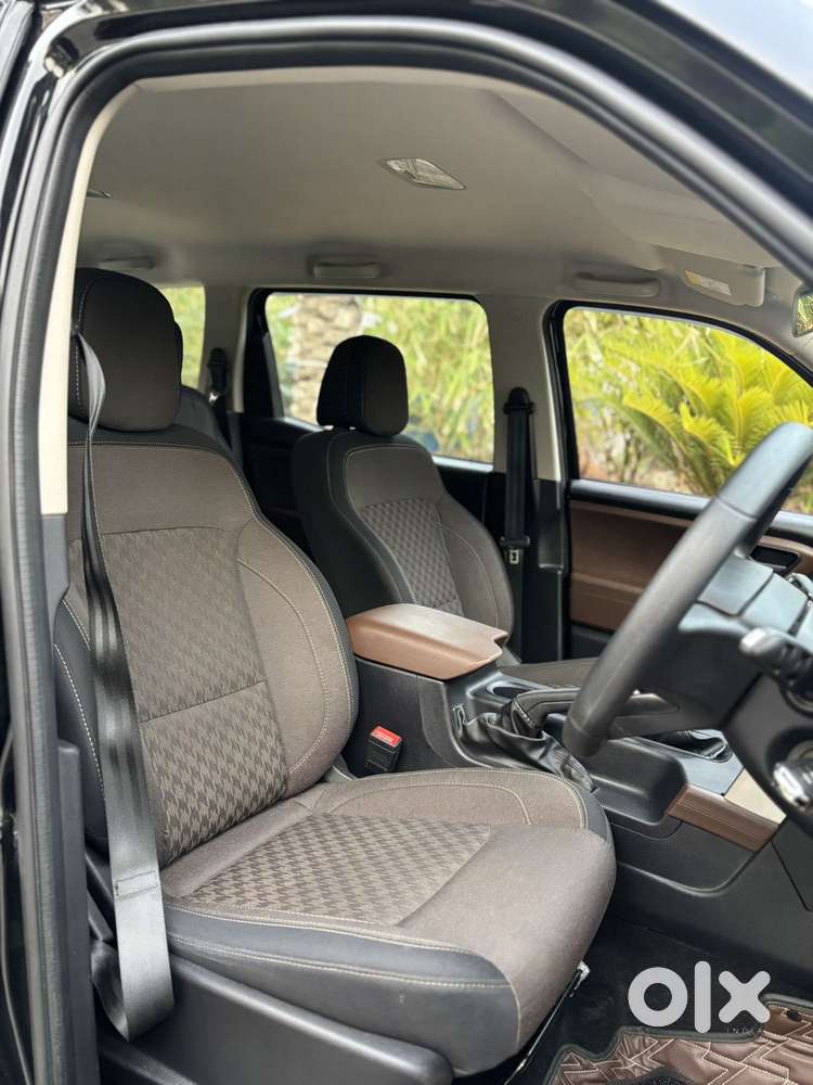 Mahindra Scorpio N Z2 Petrol Mt 7 Str, 2025, Petrol