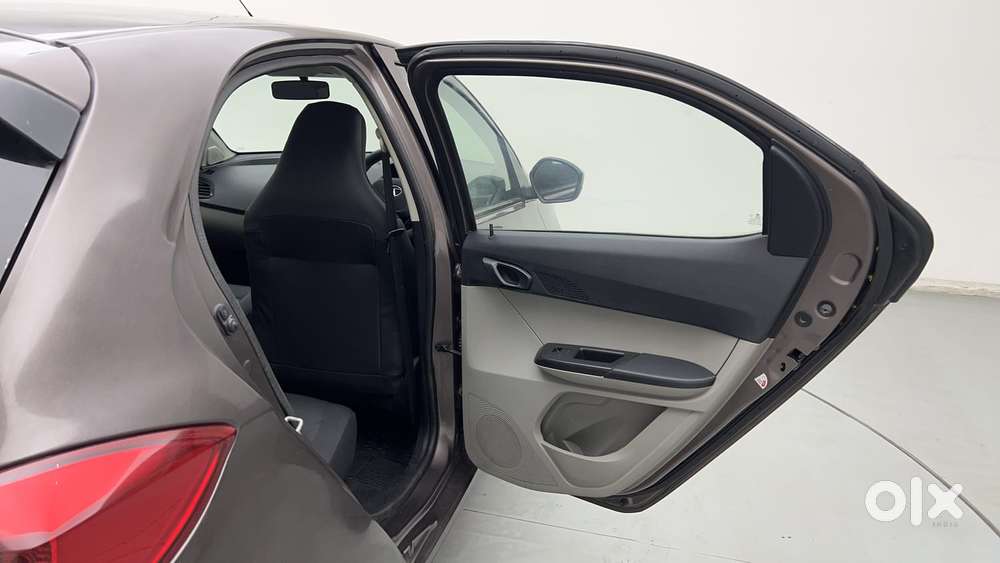 Tata Tiago 1.2 Revotron Xt, 2018, Petrol
