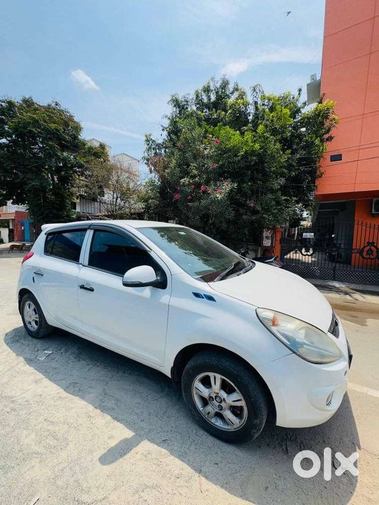 Hyundai I20 2009-2011 1.4 Asta (at), 2012, Petrol