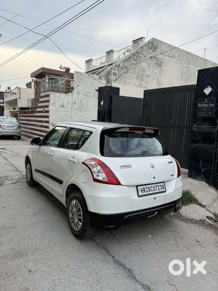 Maruti Suzuki Swift Vxi Optional, 2016, Petrol