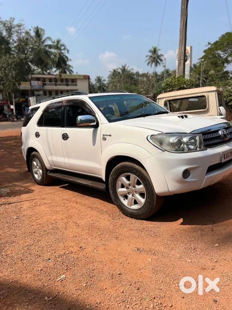 Toyota Fortuner Legender 2010 Diesel 195000 Km Driven