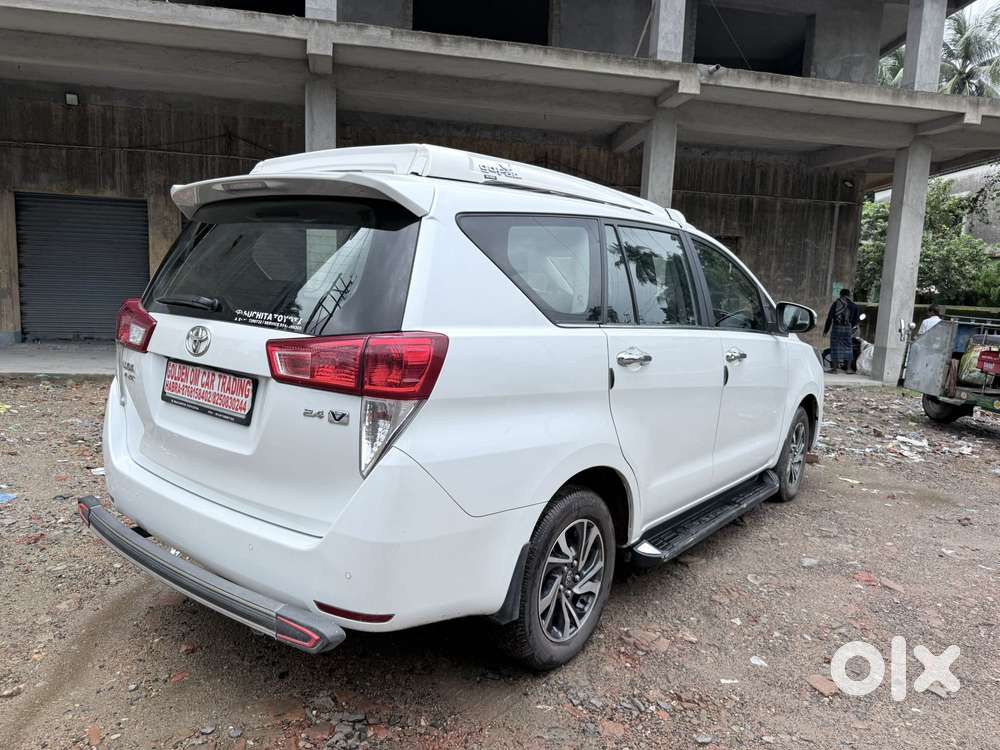 Toyota Innova Crysta 2.4 V 8 Str, 2025, Diesel