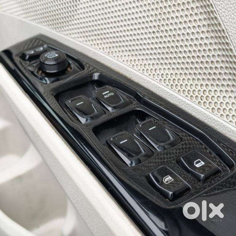 Mahindra Xuv 3xo Ax5 Pm Mt, 2024, Petrol