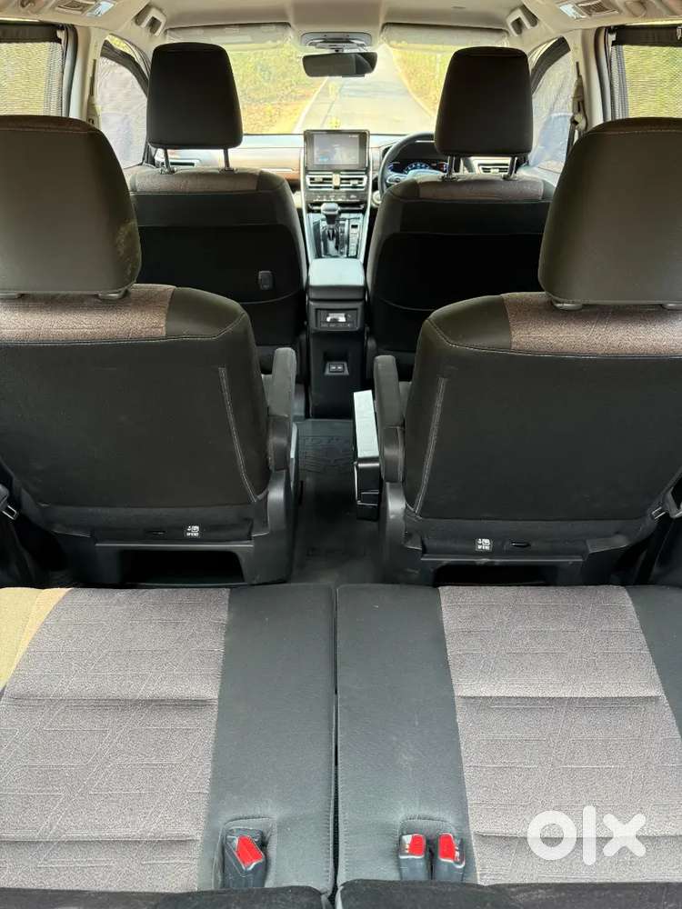 Toyota Innova Hycross