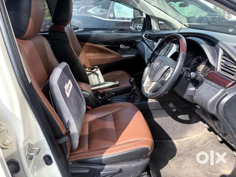 Toyota Innova Crysta 2.7 V, 2023, Petrol