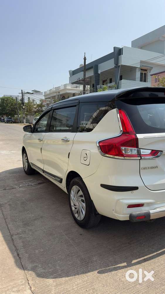Maruti Suzuki Ertiga 1.5 Vxi, 2022, Petrol