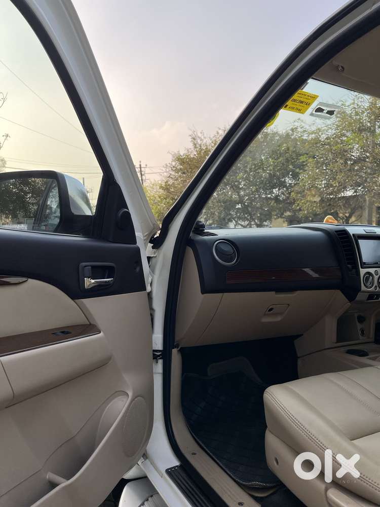 Ford Endeavour 3.2 Titanium At 4x4, 2014, Diesel