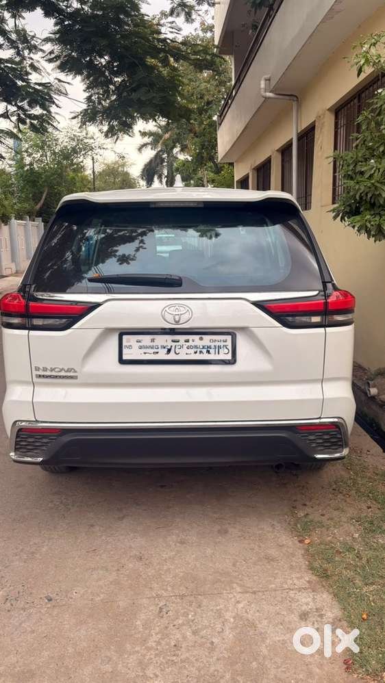Toyota Innova Hycross Petrol 2026