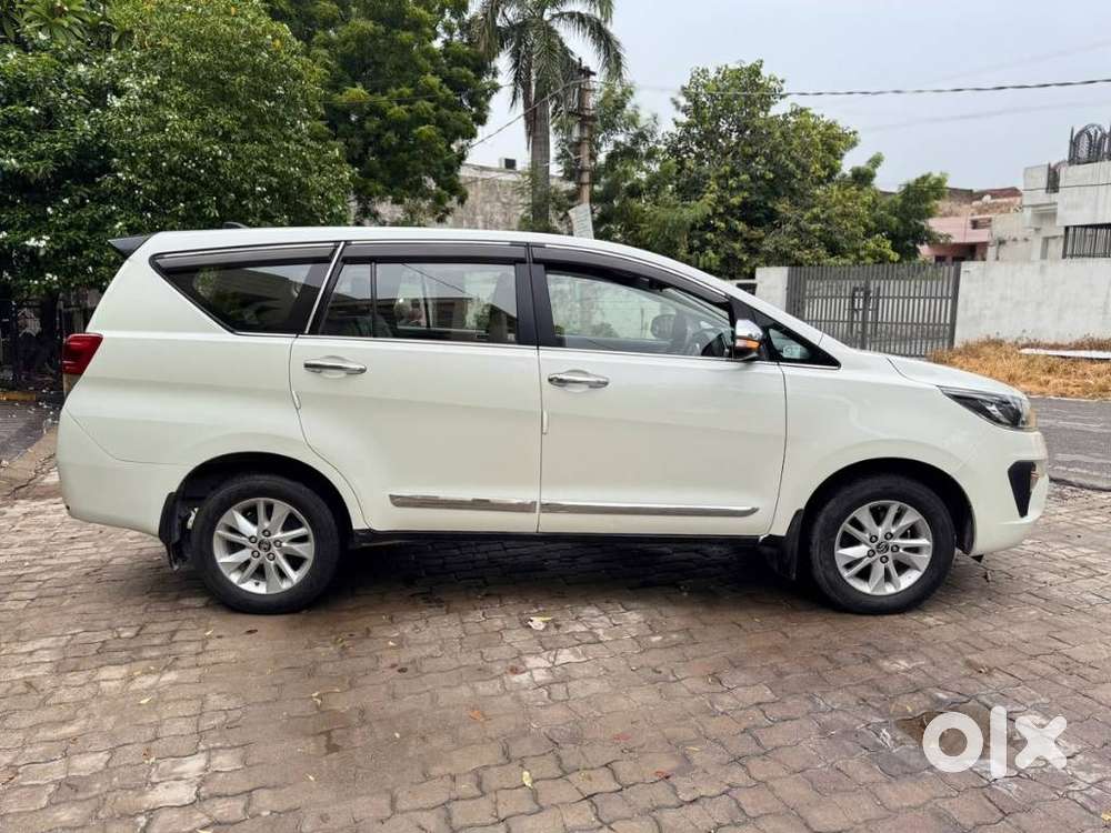 Toyota Innova Crysta 2.4 V 7 Str, 2017, Diesel