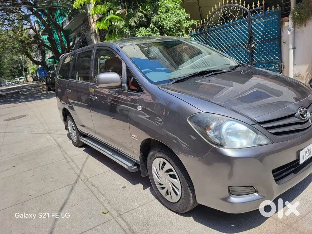 Toyota Innova 8 Seater Diesel 2011