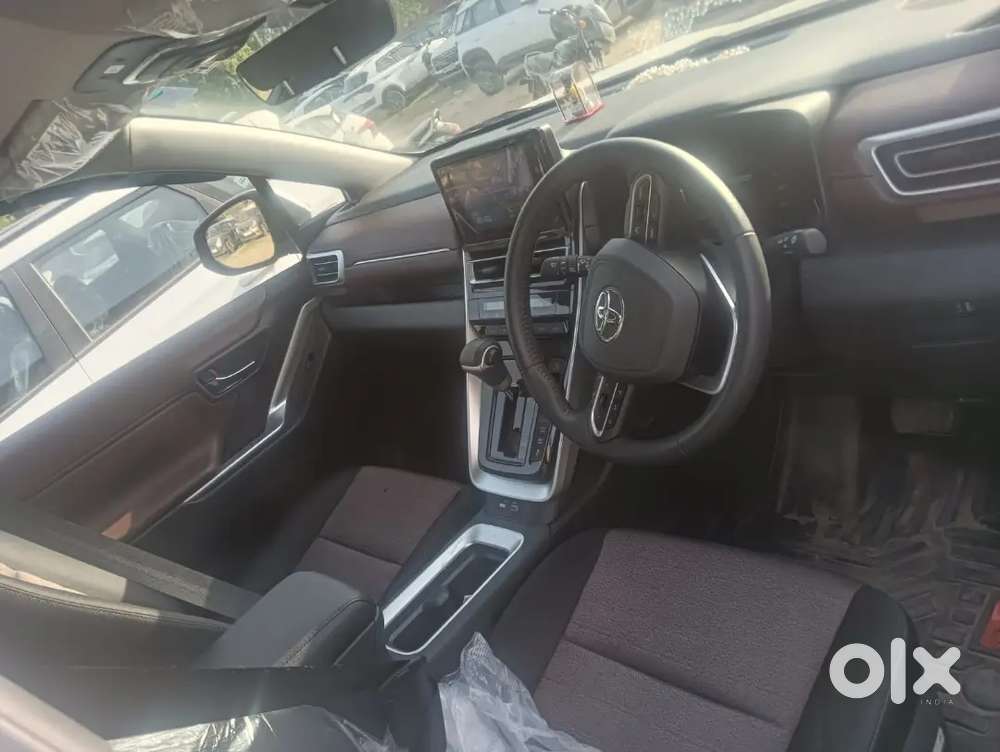 Toyota Innova Hycross 2025 Petrol 2000 Km Driven