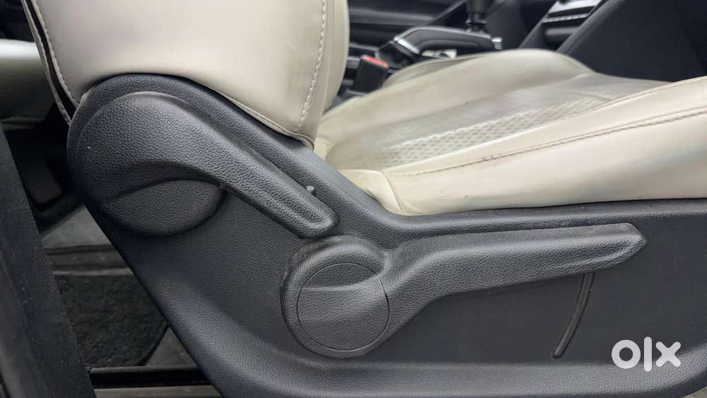 Mahindra Xuv700 2.0 Ax 5 Petrol Mt 7 Str, 2022, Petrol