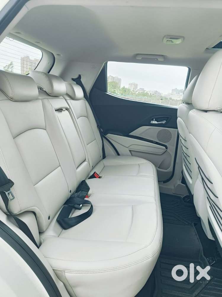 Mahindra Xuv300 W8 Amt Diesel, 2023, Diesel