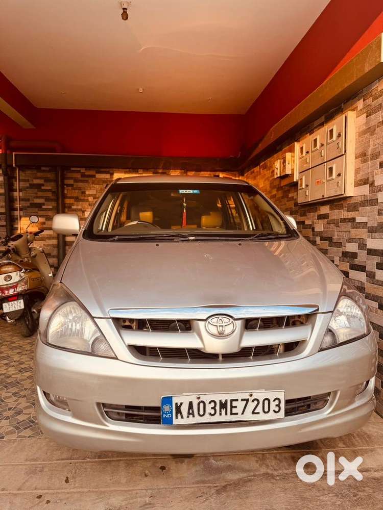 Toyota Innova 2005 Petrol Well Maintained