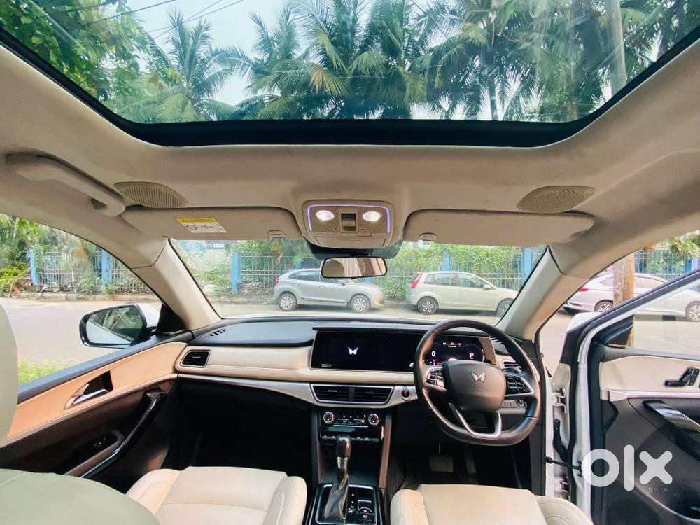 Mahindra Xuv700 2.0 Ax 7 Petrol At Luxury Pack Str, 2022, Petrol