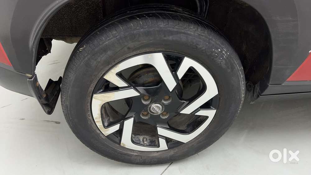 Nissan Magnite 1.0 Xv Dual Tone, 2023, Petrol