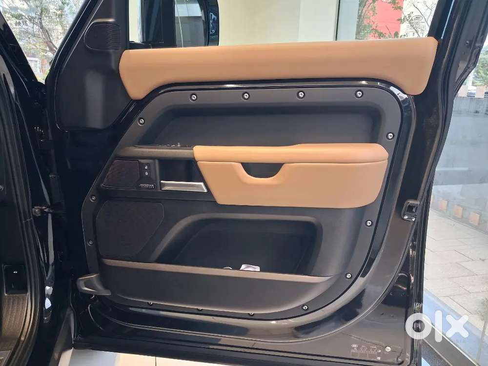 Defender 2.0 L, 7 Seater 110 Hse