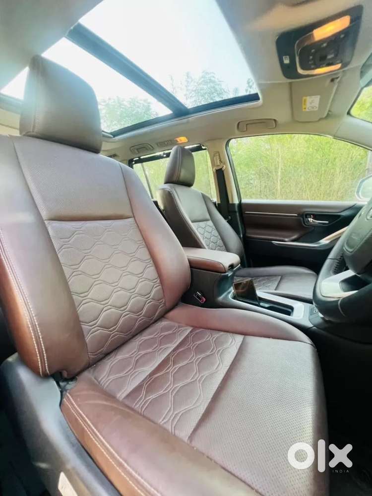 Toyota Innova Hycross 2.0 Zx Hybrid 7 Str, 2025, Petrol