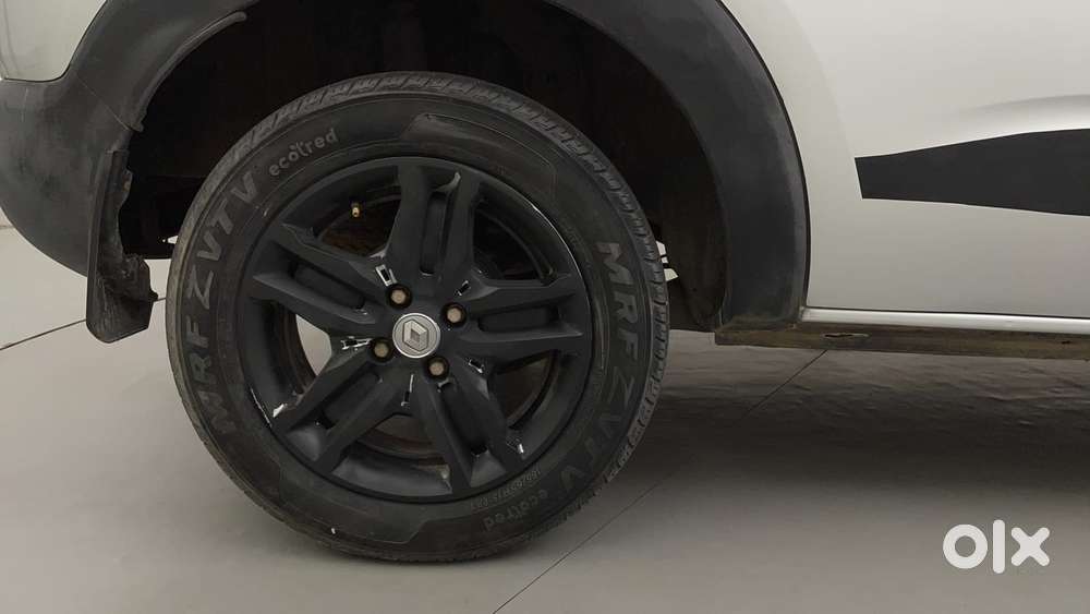 Renault Triber Rxz, 2023, Petrol