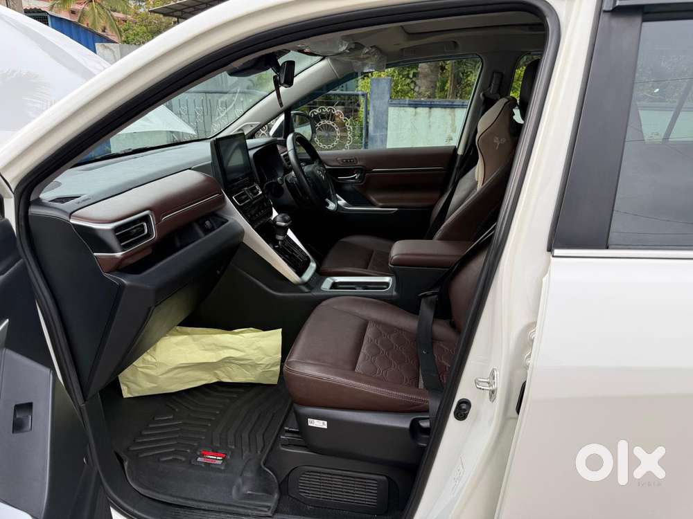 Toyota Innova Hycross 2.0 Zx Hybrid 7 Str, 2024, Petrol