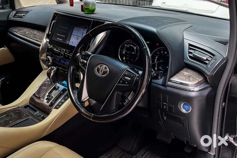 Toyota Vellfire 2.5 Hybrid, 2022, Petrol