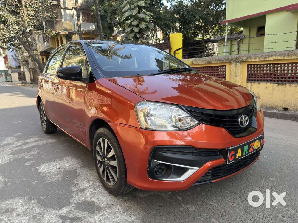 Toyota Etios Liva V Dual Tone, 2018, Petrol