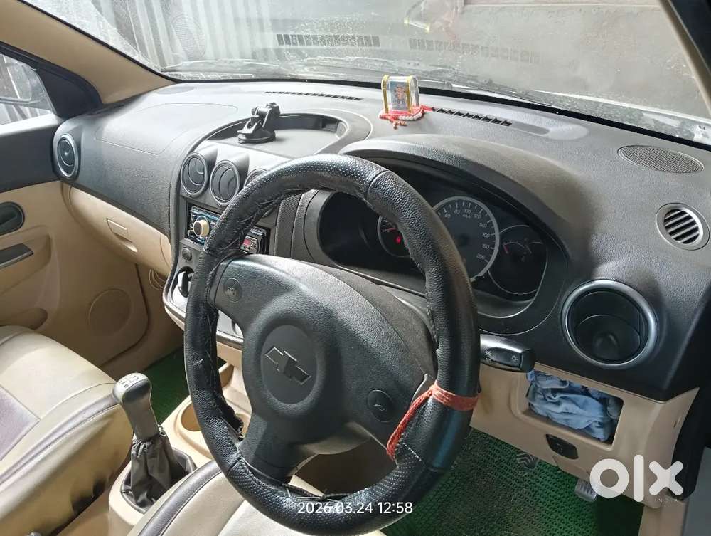 Seven Seater, Ac, Music System Adjustable N Folding Seats