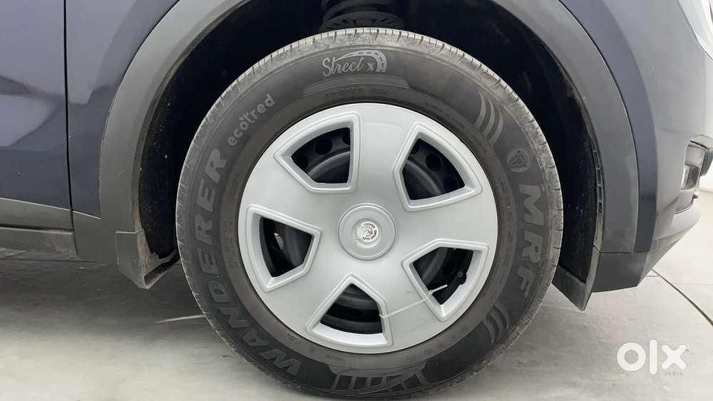 Mahindra Xuv700 2.2 Ax 3 Diesel Mt 5 Str, 2022, Diesel